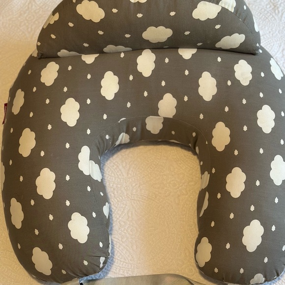 Momcizy Gray and White Cloud Pillow - Picture 3 of 5